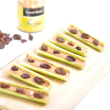 Recette NutriSimple Almond Butter Celery Sticks 