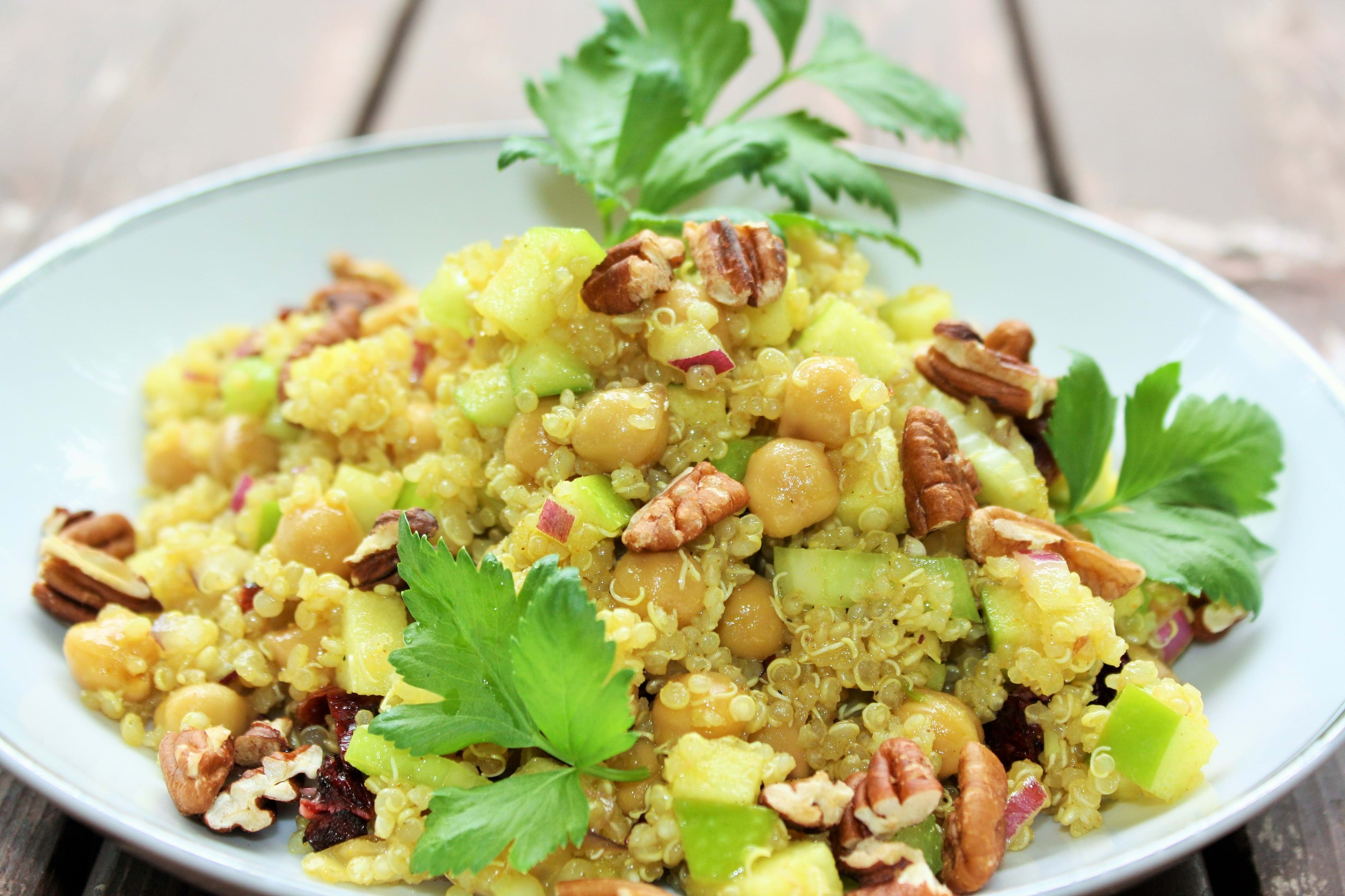 Recette NutriSimple Salade  de quinoa, pois chiches, vinaigrette érable & cari