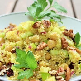 Recette NutriSimple Salade  de quinoa, pois chiches, vinaigrette érable & cari