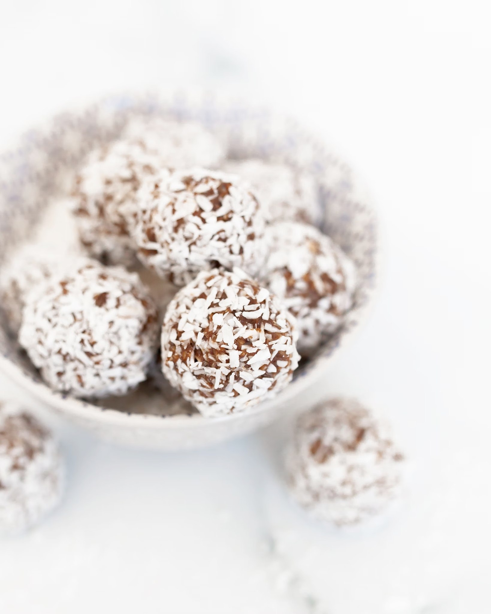 Recette NutriSimple Boules d’énergie au chocolat et noix de coco sans cuisson
