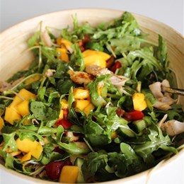 Recette NutriSimple Salade Soleil au poulet, mangue & halloumi