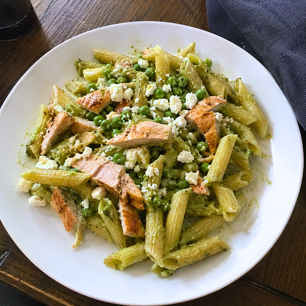 Pâtes au saumon & pesto de pois verts à la menthe