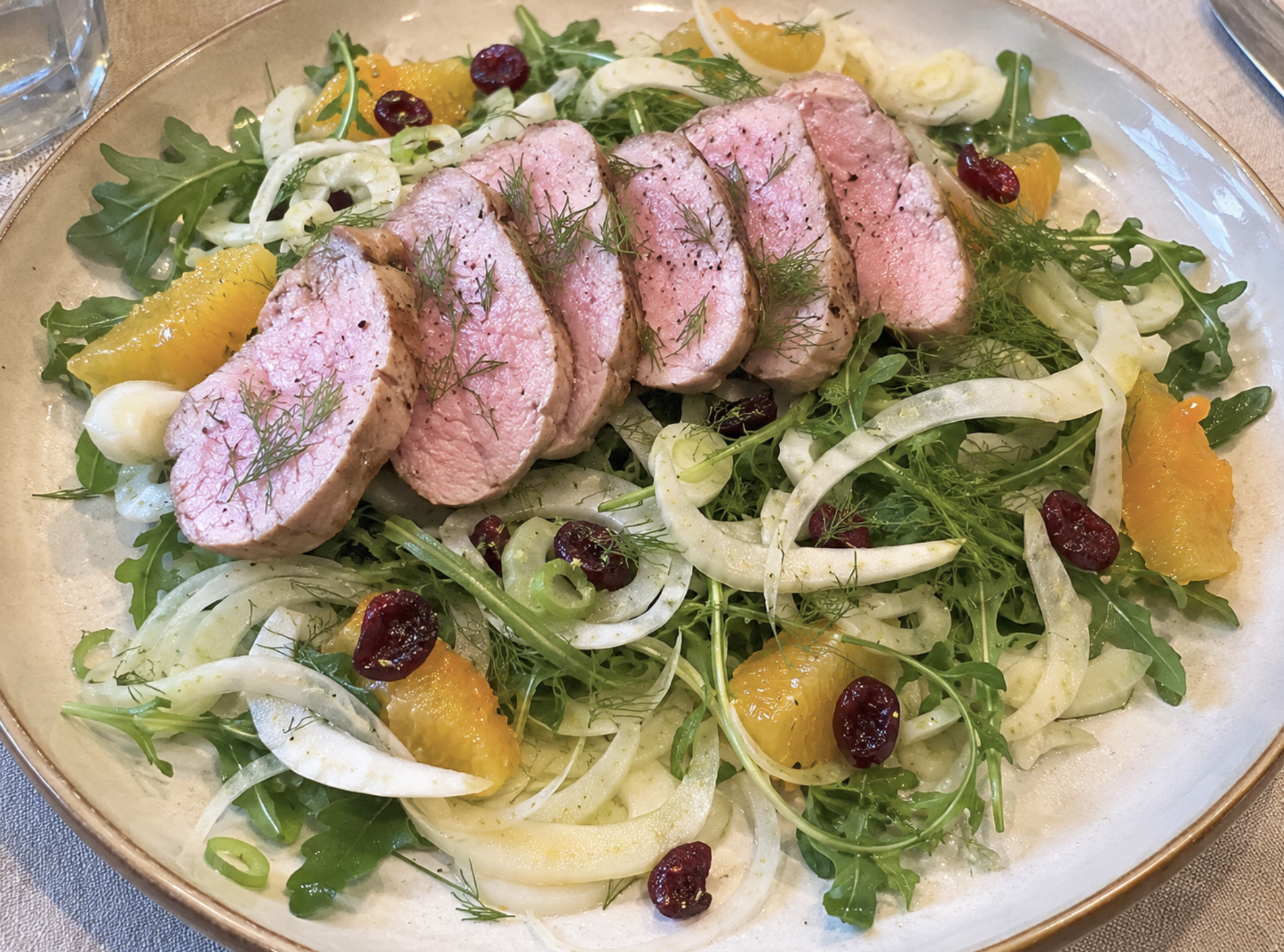 Filet de porc rôti au romarin et Salade de fenouil