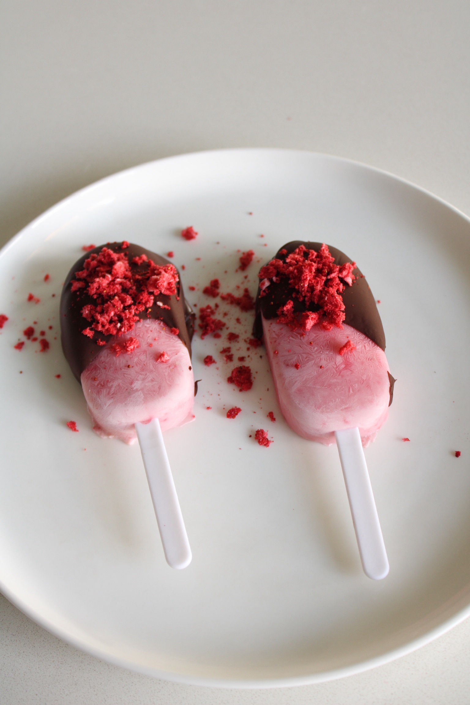 Barres glacées au yogourt grec et fraises