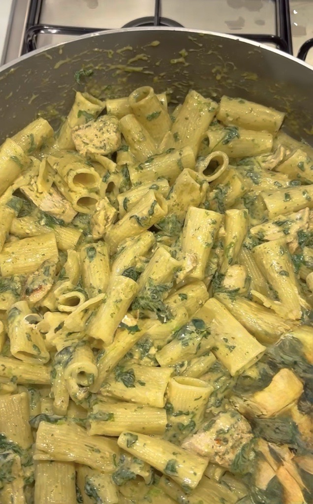 Recette NutriSimple Pâtes crémeuses au poulet, pesto et épinards